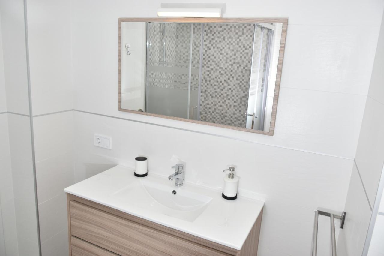 Spectacular Apartment 8 Pax/4 Rooms & Free Parking Malaga Exterior photo