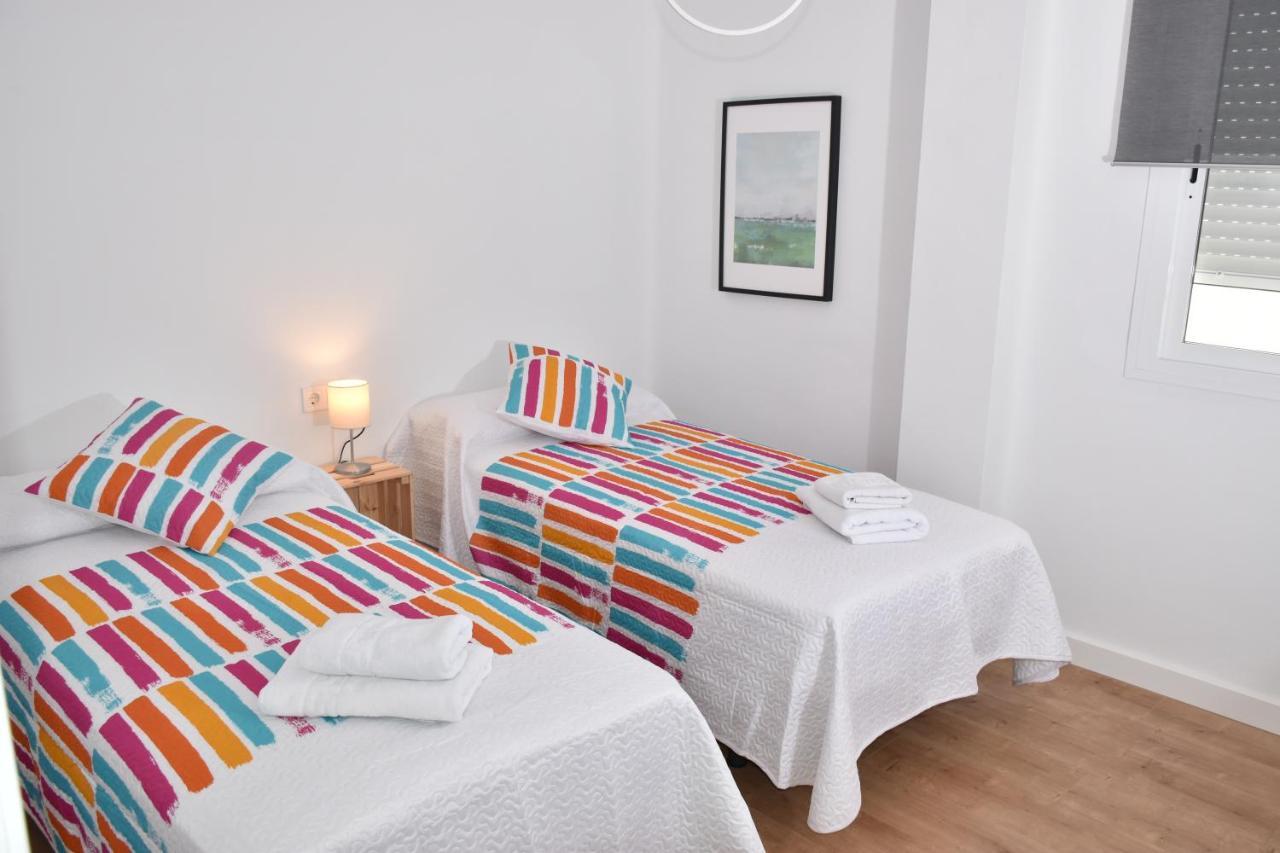 Spectacular Apartment 8 Pax/4 Rooms & Free Parking Malaga Exterior photo